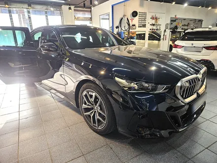 대구 BMW G60 5시리즈 2열 리클라이너 각도 개선으로 뒷좌석 승차감 업그레이드 / 대구 구미