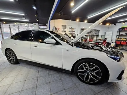 BMW G60 5시리즈 아이코닉글로우 M5 블랙 그릴 작업 / 대구 구미
