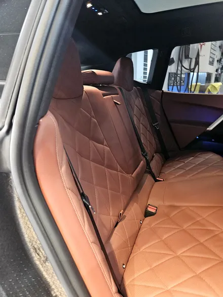 대구 BMW iX 2열 리클라이너 각도 확장 작업 뒷좌석 승차감 완성 / 대구 구미