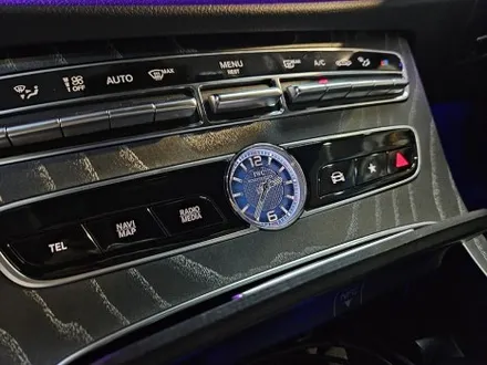 대구 벤츠 W213 E클래스 후기형 IWC 아날로그 시계, 전동 트위터, 계기판 상단 엠비언트 순정 옵션 업그레이드 / 대구 구미