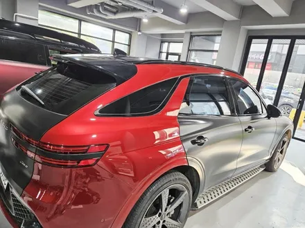 🚗 제네시스 GV70 – 사고 수리 후 사틴블랙 제거 & 비닐프로그 페인트블랙 전체 랩핑 / 김포시 마산동