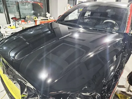 🚗 제네시스 GV70 – 사고 수리 후 사틴블랙 제거 & 비닐프로그 페인트블랙 전체 랩핑 / 김포시 마산동