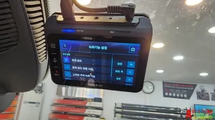 벤츠 GLE 350e 하이브리드  순정블랙박스 탈거후 아이나비QXD1플러스 및 에코파워팩 보조배터리 설치