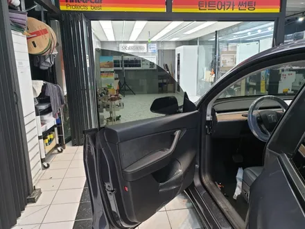 테슬라모델Y 틴트어카포시즌으로  2열 농도 맞추기-천안썬팅 신차패키지 전문 오토앤아트 / 천안,청주,세종,대전