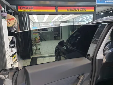 테슬라모델Y 틴트어카포시즌으로  2열 농도 맞추기-천안썬팅 신차패키지 전문 오토앤아트 / 천안,청주,세종,대전