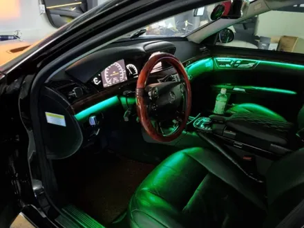 벤츠 W221 S클래스 엠비언트 순정 엠비언트는 너무 약해 풀컬러 RGB 엠비언트로 광량 업그레이드를 추천드립니다 / 남양주, 노원, 하남, 송파