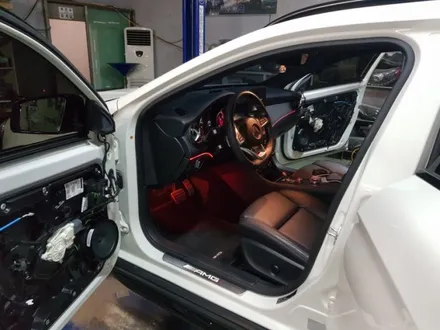 벤츠 GLA45 AMG 3세대 면발광 엠비언트 풋등 시공   남양주 포천 용인 대구 전라도광주 거제도 3세대 면발광 엠비언트 시공 / 남양주, 노원, 하남, 송파